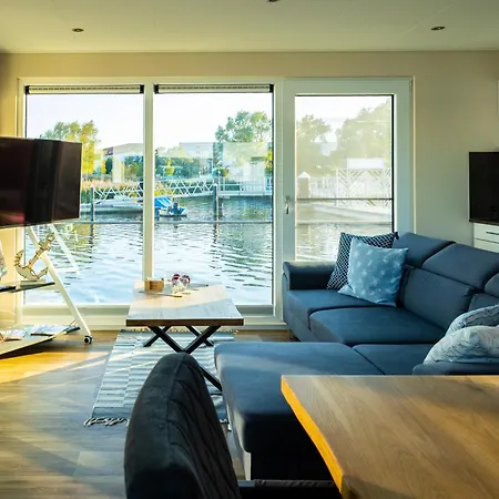 Hausboot Arielle Ribnitz-Damgarten