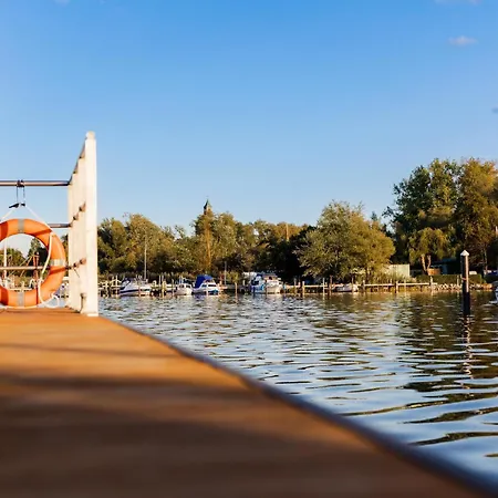 Hausboot Arielle Ribnitz-Damgarten